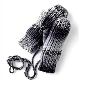 NEW MUDD Gloves Mittens Women’s